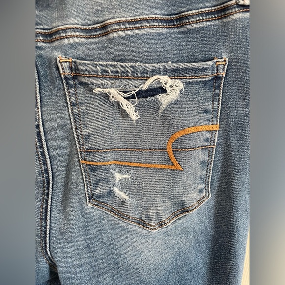 AMERICAN EAGLE BLUE RIPPED JEANS (size 4) - Picture 6 of 8